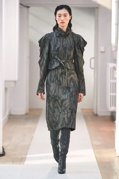 Look 27